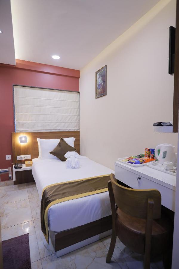 Hotel The Avenue Ballygunge Kolkata